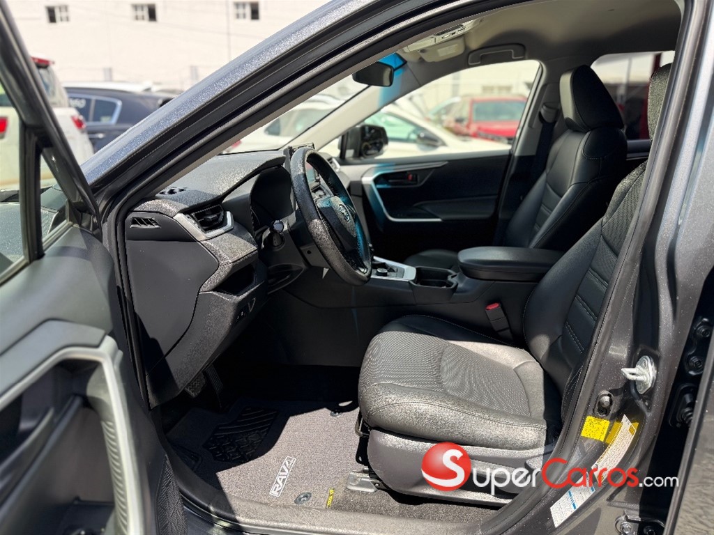 2019 Toyota RAV4 LE Hibrid — foto 6 / 12