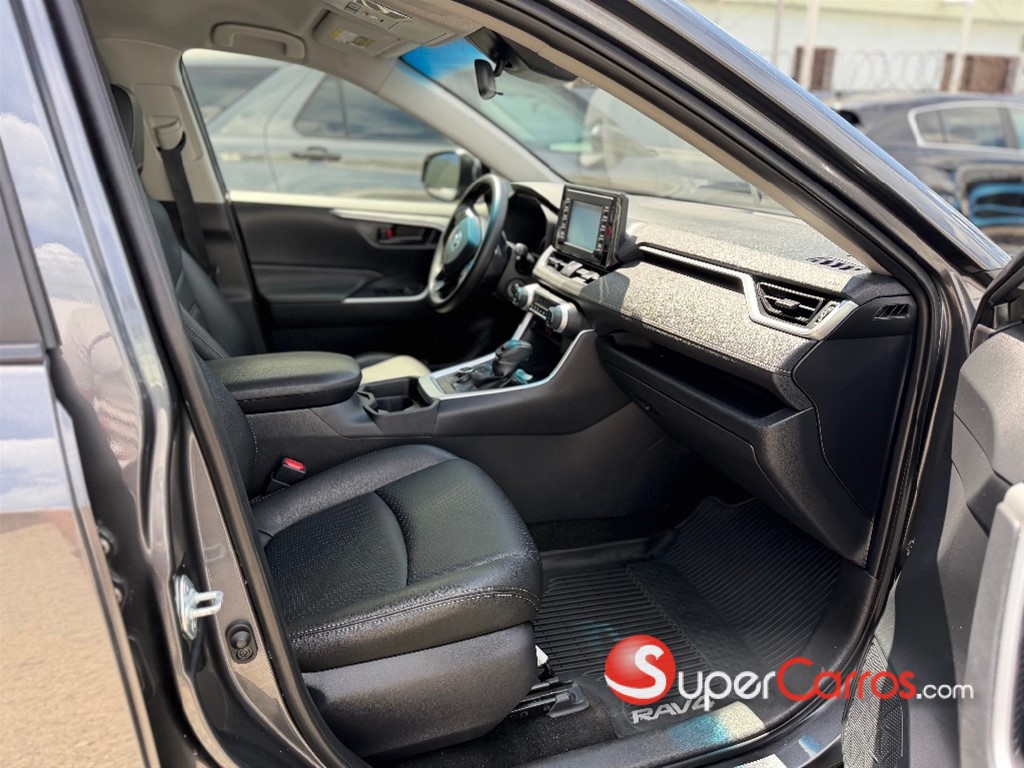 2019 Toyota RAV4 LE Hibrid — foto 8 / 12