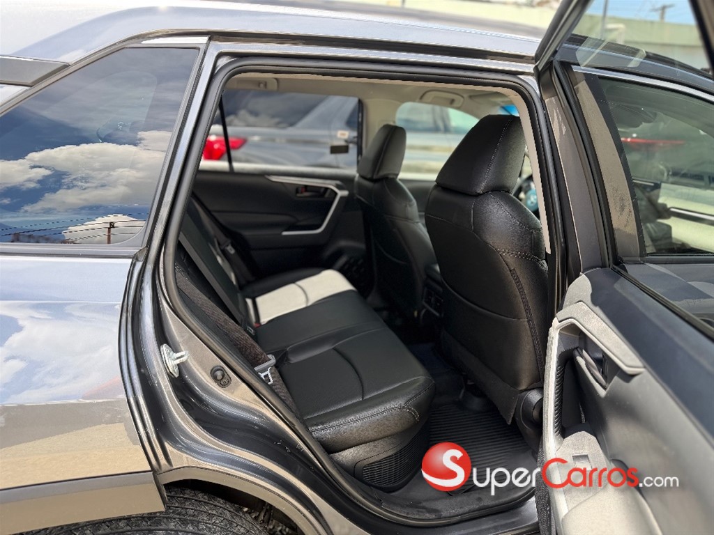 2019 Toyota RAV4 LE Hibrid — foto 9 / 12