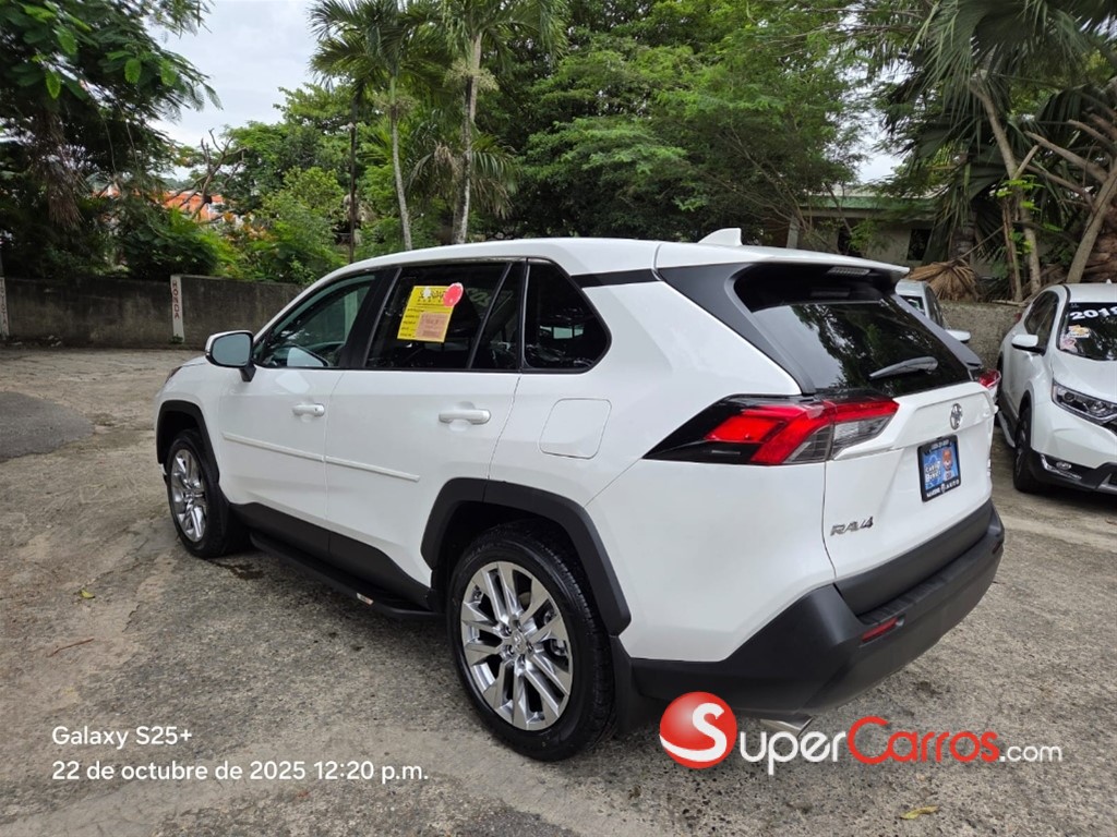 2022 Toyota RAV4 LE PLUS — foto 6 / 12