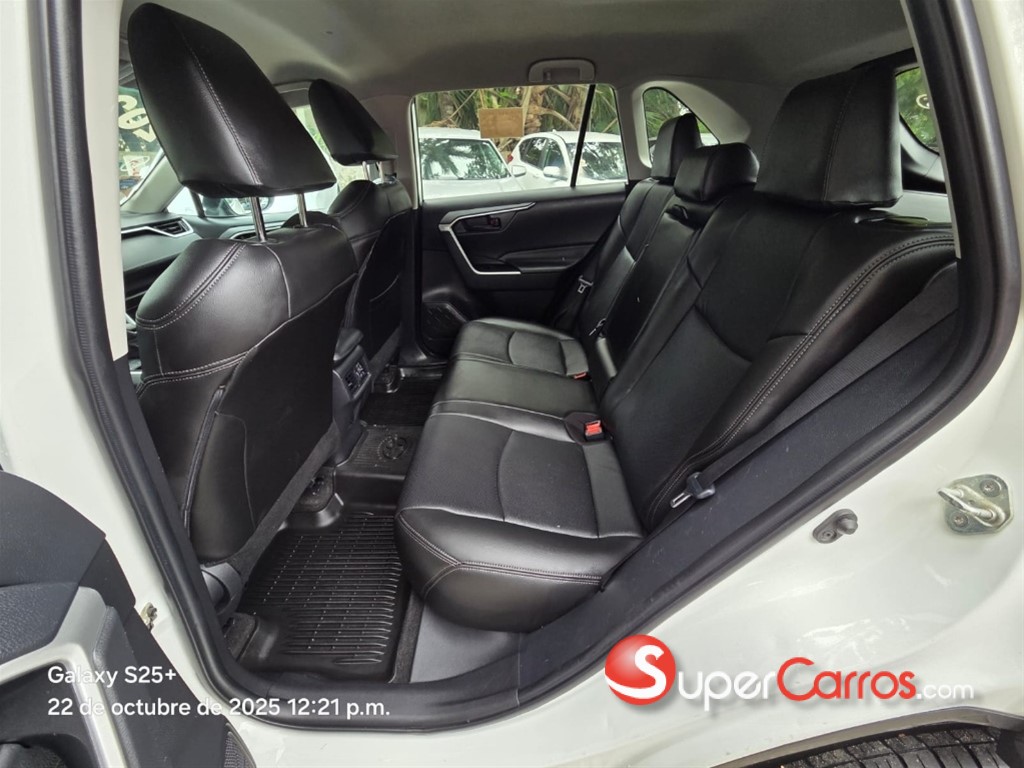 2022 Toyota RAV4 LE PLUS — foto 9 / 12