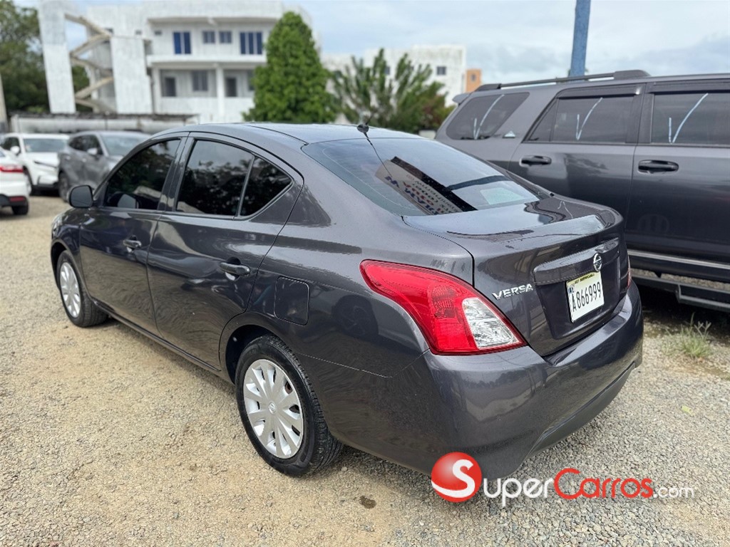 2020 Nissan Versa — foto 5 / 11