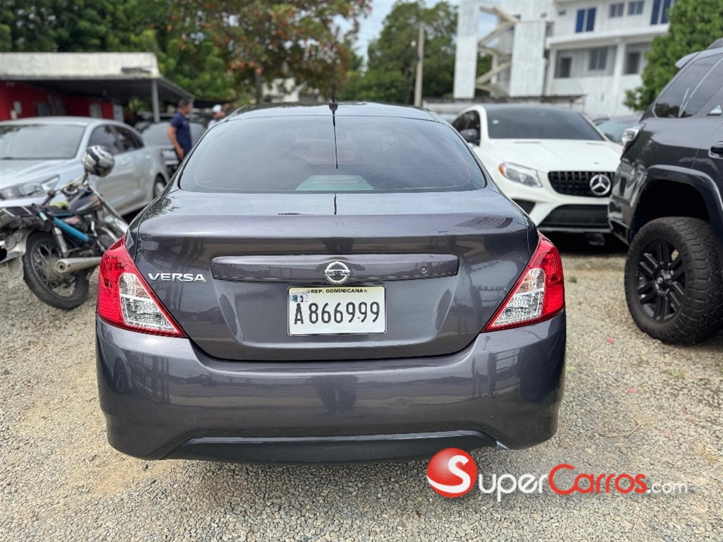 2020 Nissan Versa — foto 6 / 11