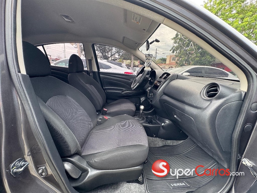 2020 Nissan Versa — foto 7 / 11