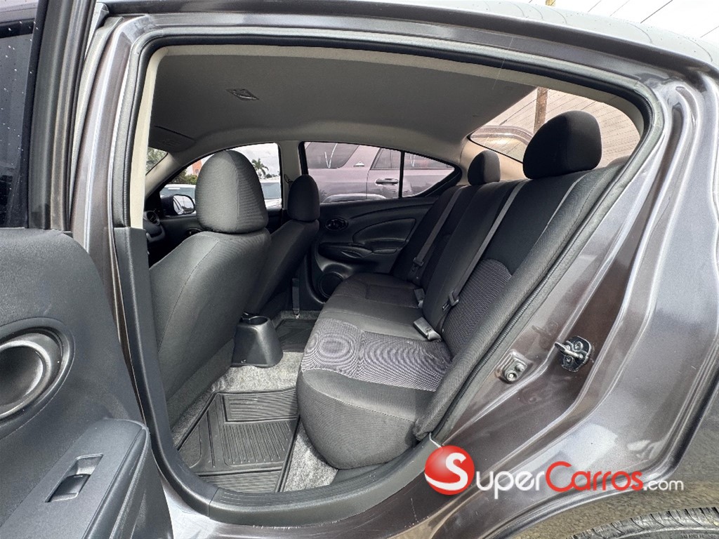 2020 Nissan Versa — foto 8 / 11