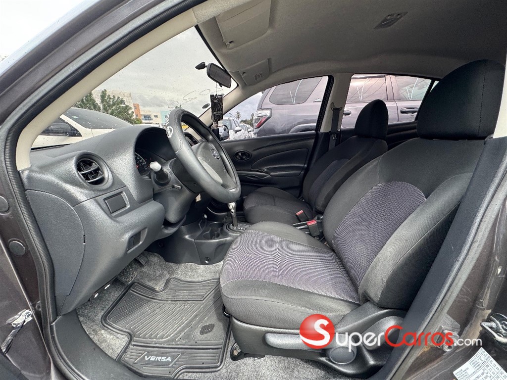 2020 Nissan Versa — foto 9 / 11