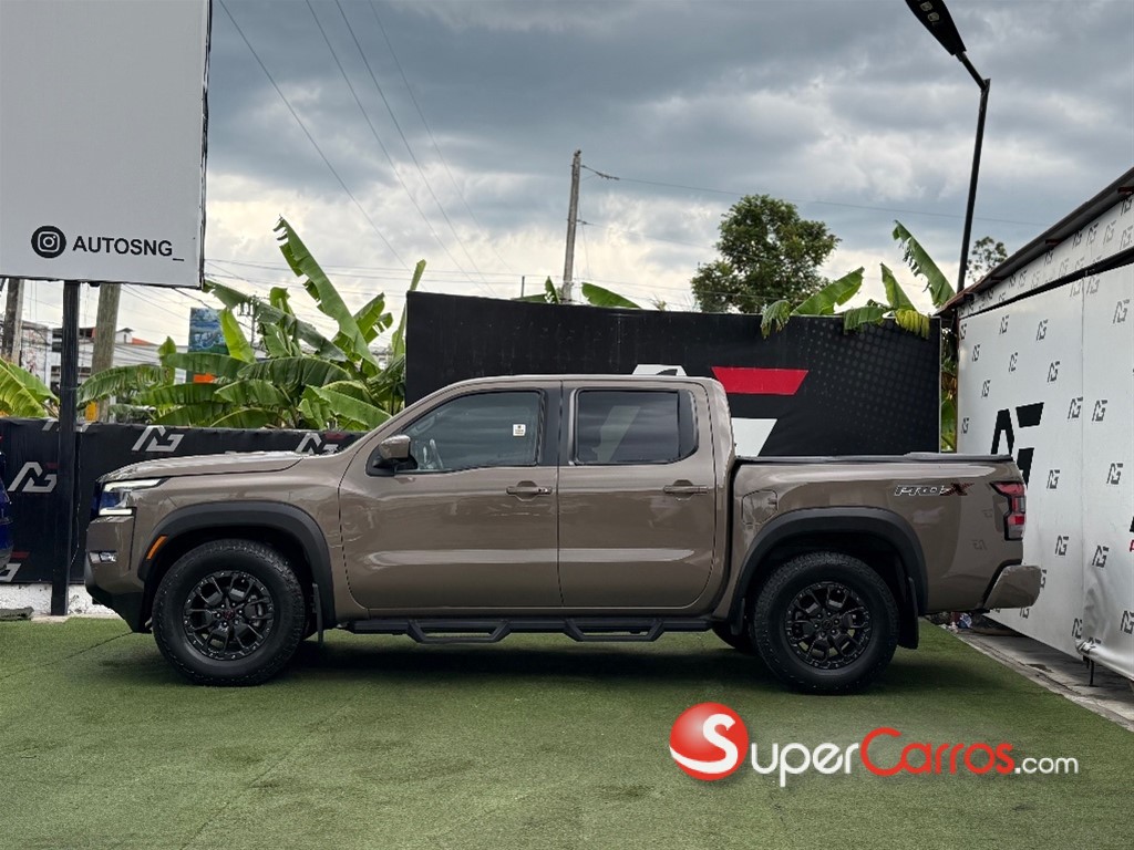 2023 Nissan Frontier Pro-4X — foto 2 / 12
