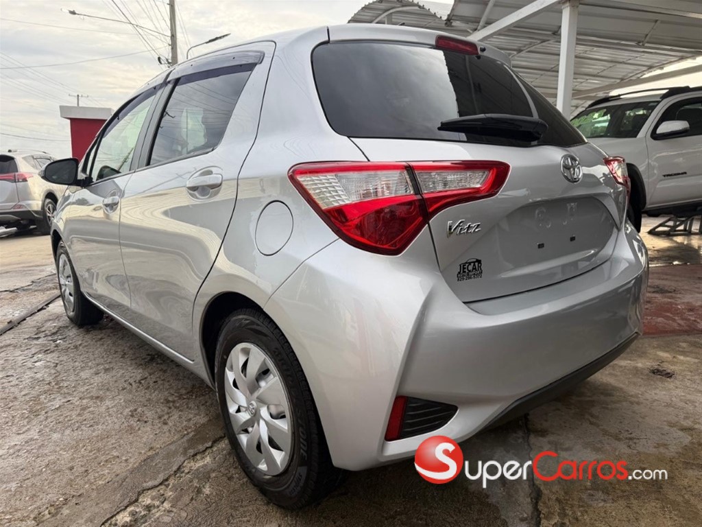 2020 Toyota VITZ — foto 6 / 10