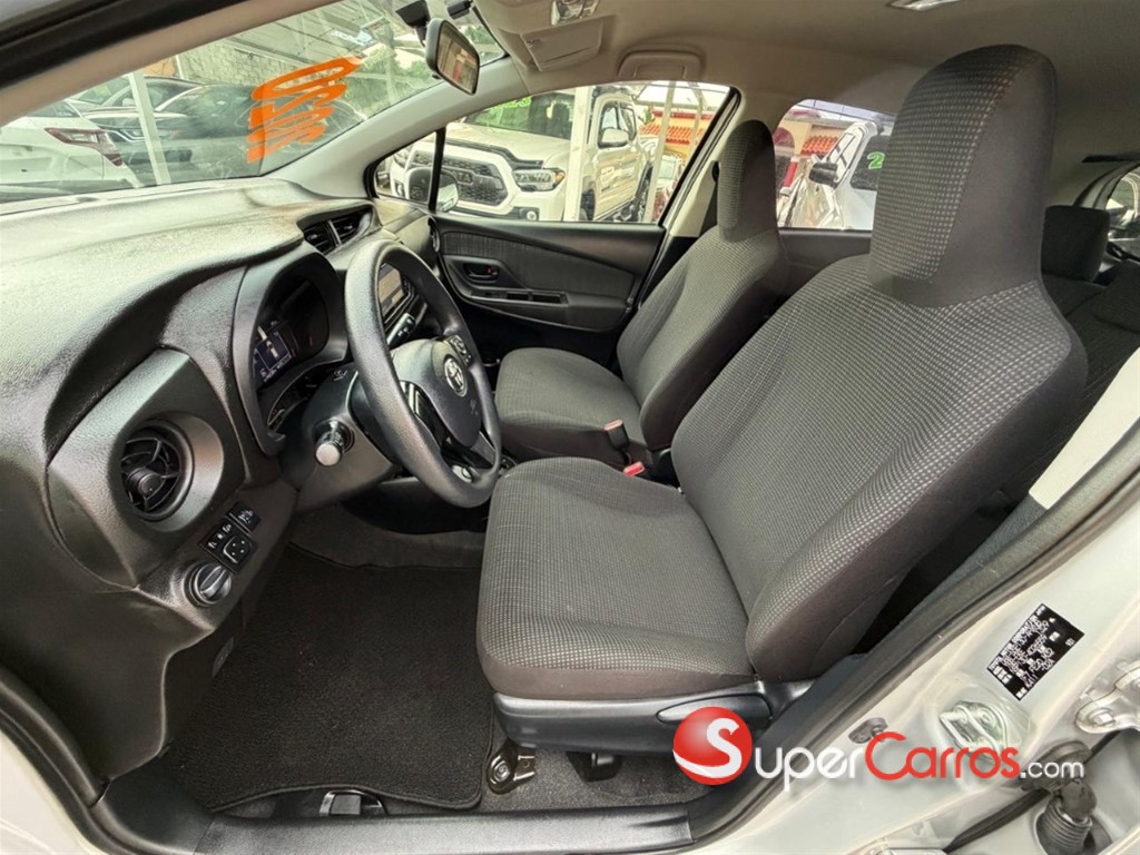 2020 Toyota VITZ — foto 7 / 10