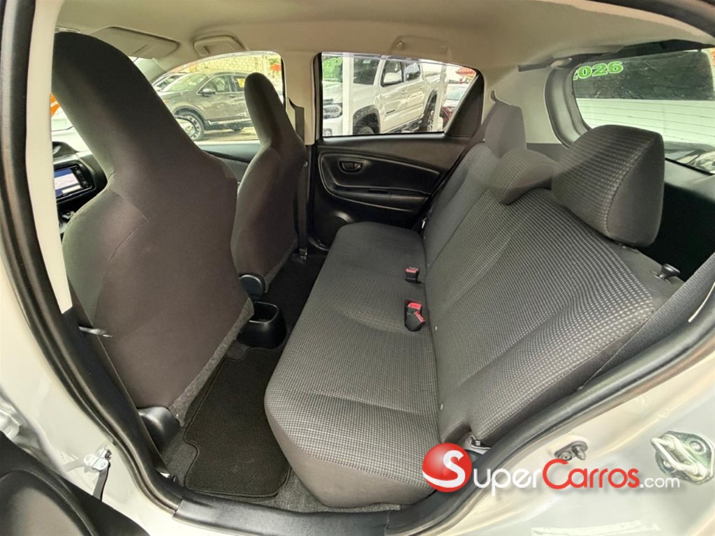 2020 Toyota VITZ — foto 8 / 10