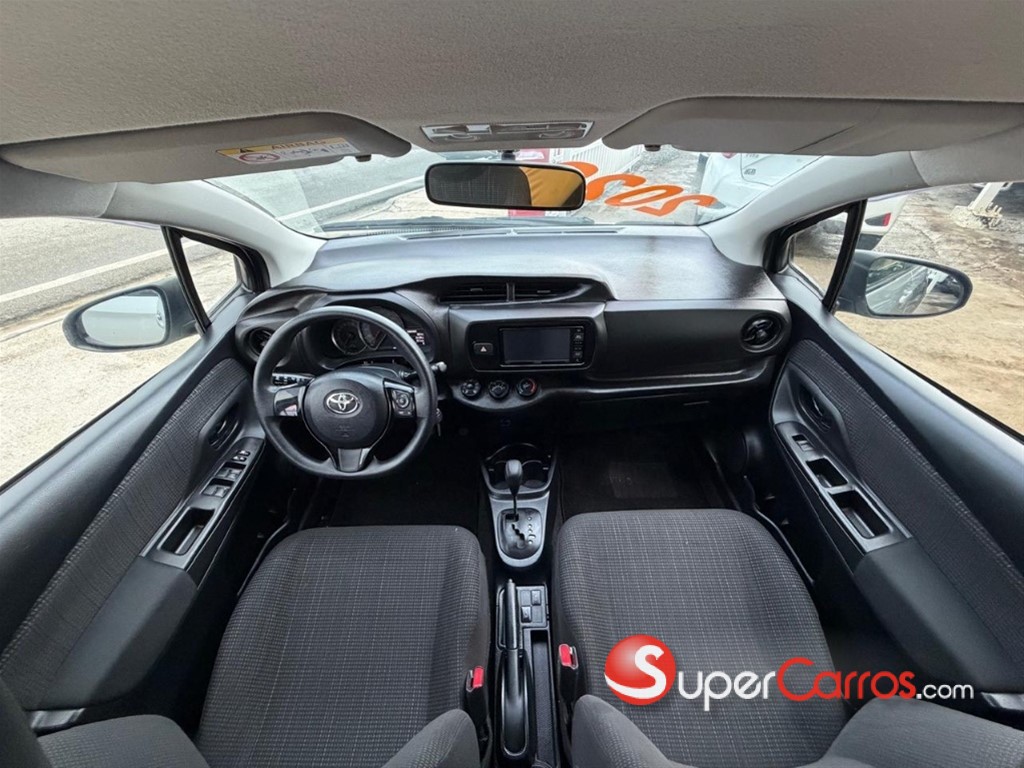2020 Toyota VITZ — foto 9 / 10