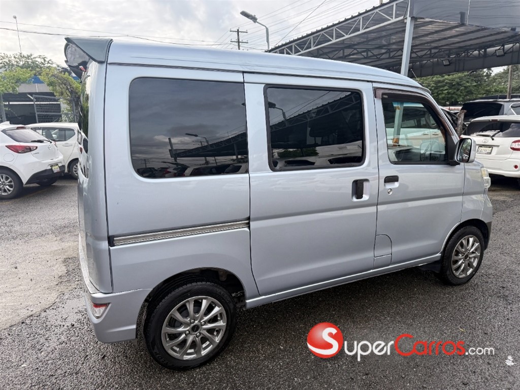 2020 Toyota Pixis — foto 8 / 12