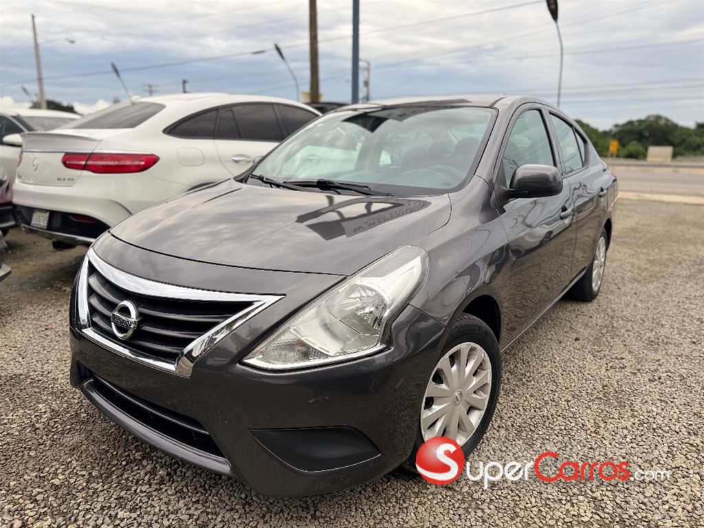 2019 Nissan Versa — foto 2 / 11
