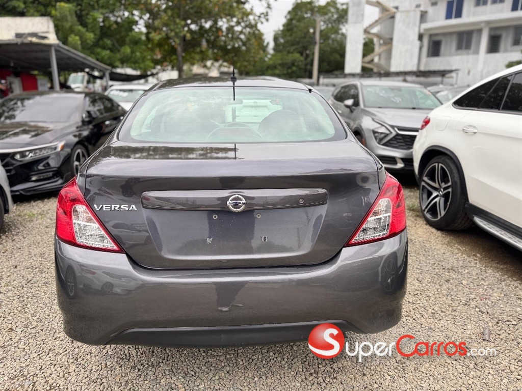 2019 Nissan Versa — foto 4 / 11