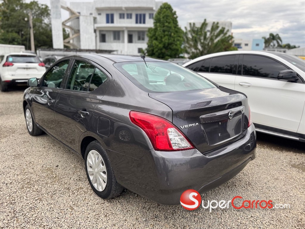 2019 Nissan Versa — foto 6 / 11
