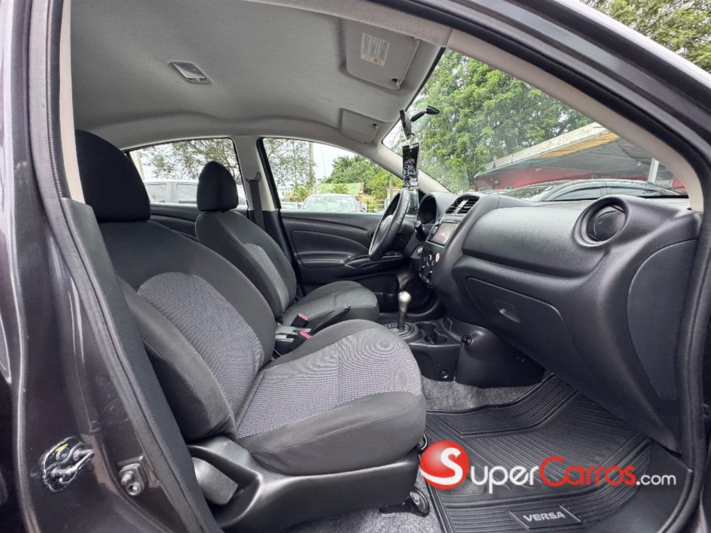 2019 Nissan Versa — foto 7 / 11