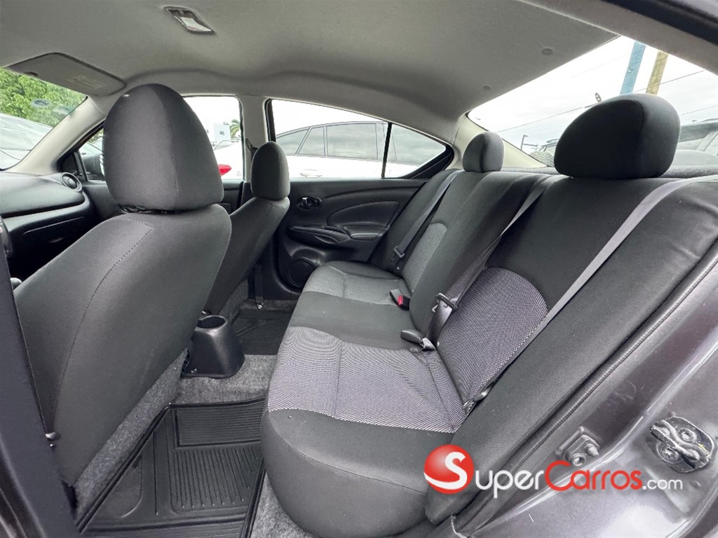 2019 Nissan Versa — foto 8 / 11