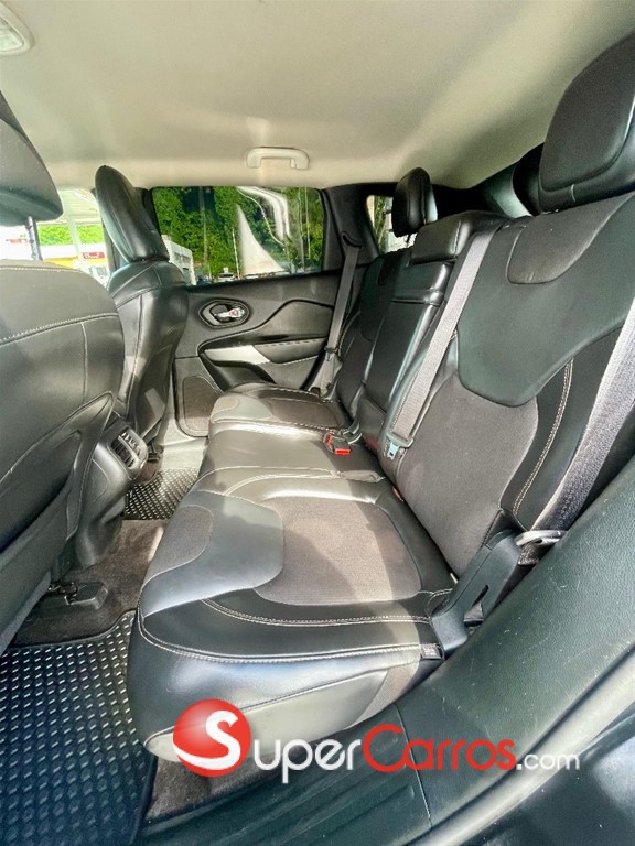 2018 Jeep Cherokee Latitude Plus — foto 8 / 11