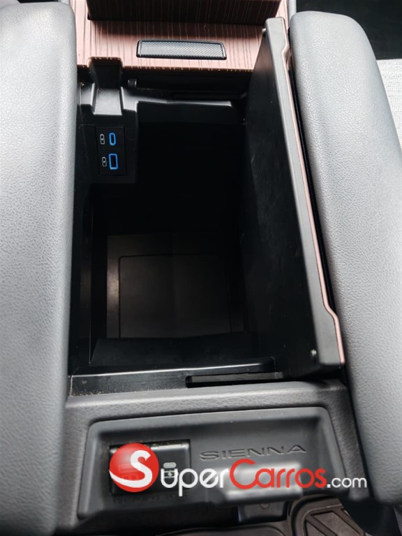 2021 Toyota Sienna LE — foto 2 / 12