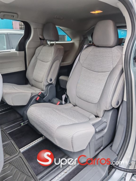 2021 Toyota Sienna LE — foto 12 / 12