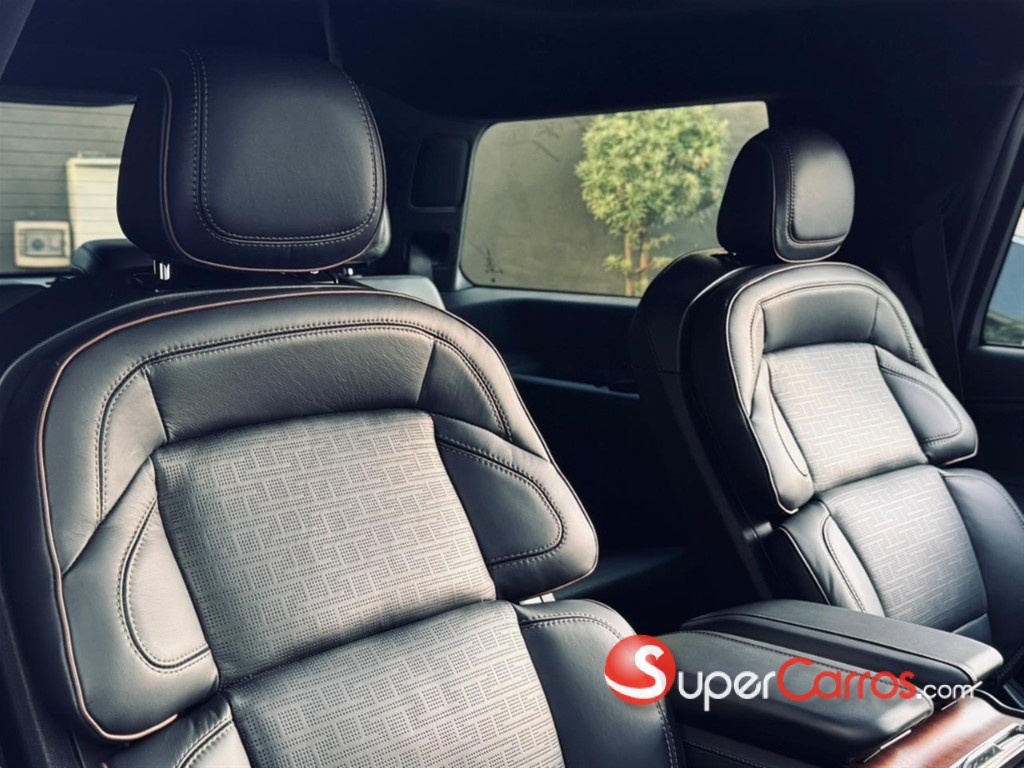 2025 Lincoln Navigator Black Label — foto 8 / 12