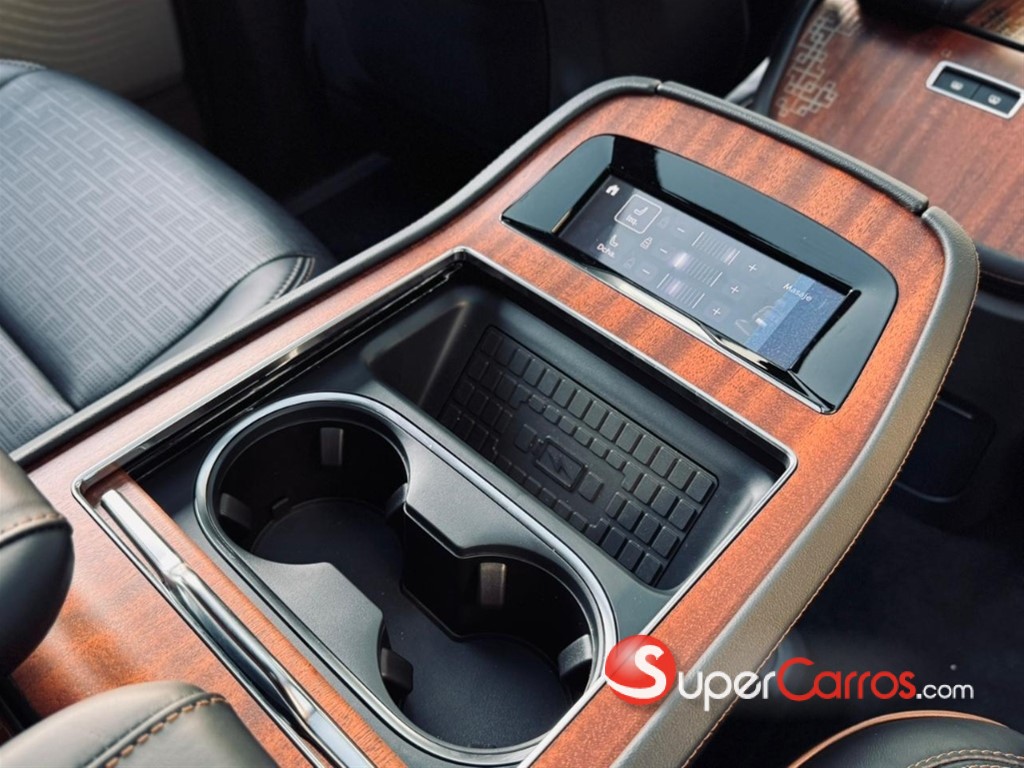 2025 Lincoln Navigator Black Label — foto 9 / 12