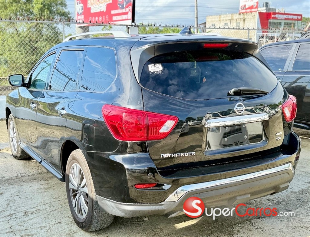 2019 Nissan Pathfinder SV — foto 4 / 8