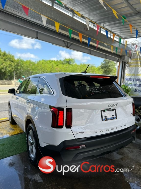 2022 Kia Sorento LX — foto 2 / 8