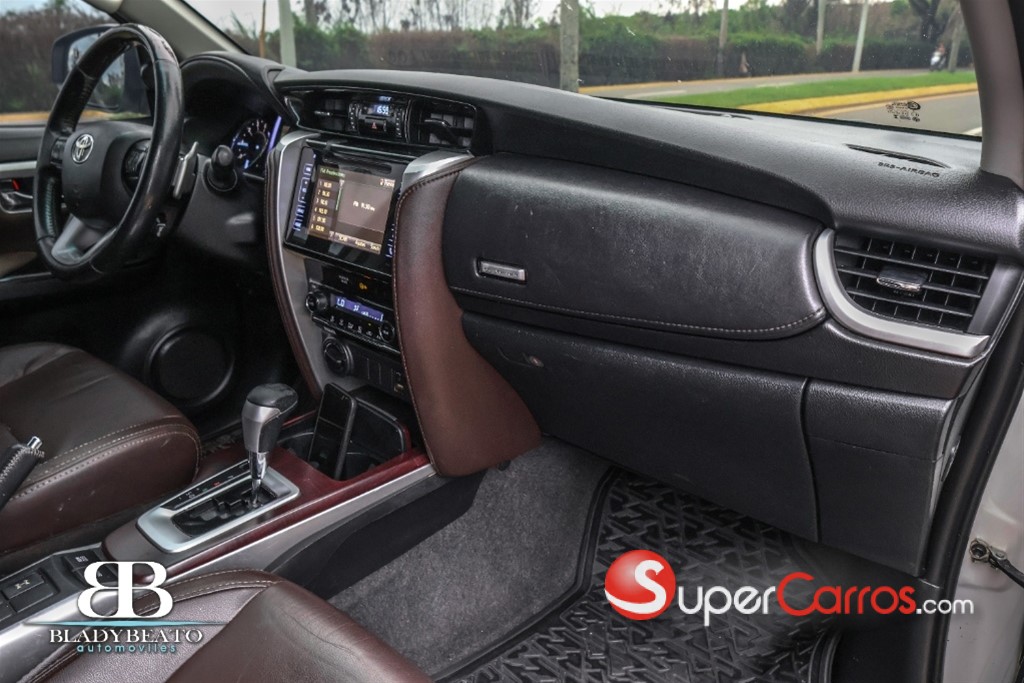 2019 Toyota Fortuner SRV — foto 4 / 11
