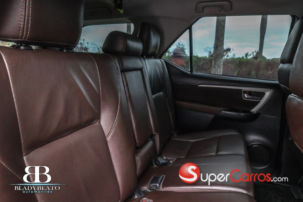 2019 Toyota Fortuner SRV — foto 6 / 11