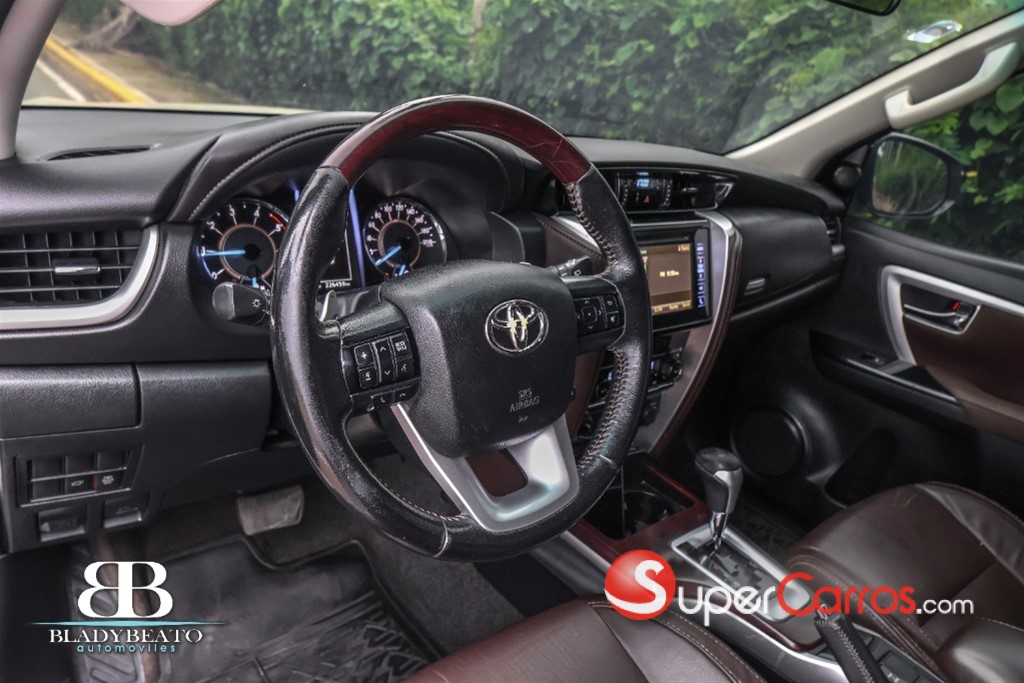2019 Toyota Fortuner SRV — foto 11 / 11