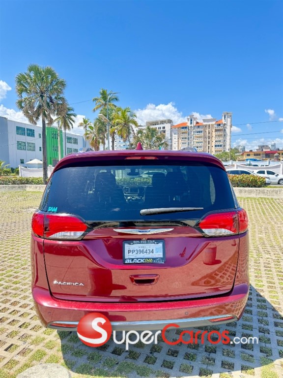 2019 Chrysler Pacifica Touring — foto 3 / 7