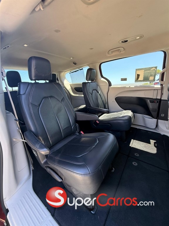 2019 Chrysler Pacifica Touring — foto 6 / 7