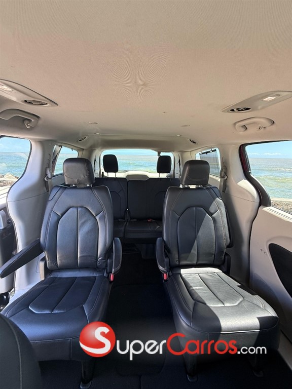 2019 Chrysler Pacifica Touring — foto 7 / 7