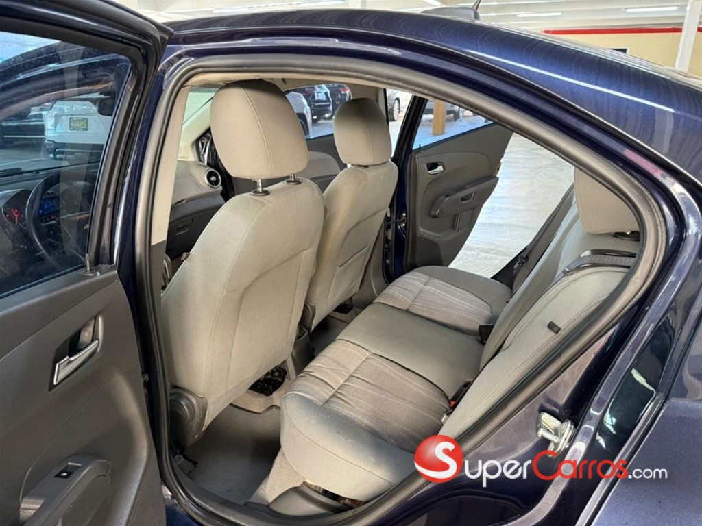 2016 Chevrolet Sonic LT — foto 8 / 10