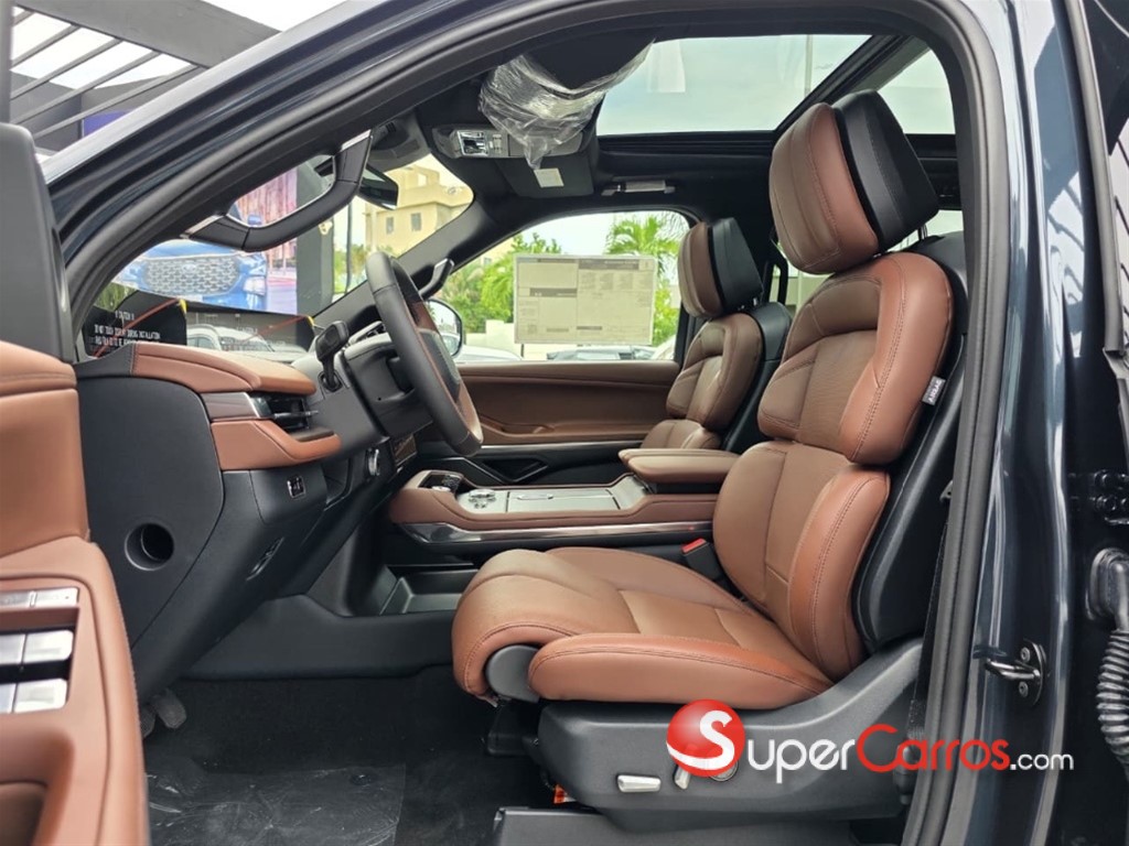 2026 Lincoln Navigator Reserve II — foto 9 / 12
