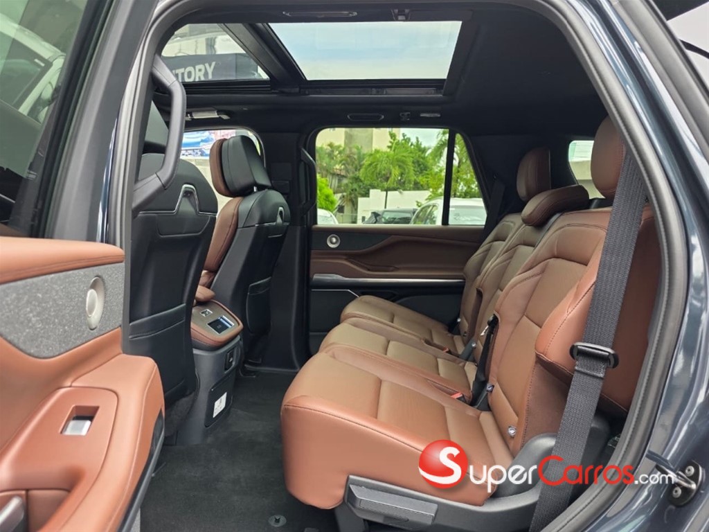 2026 Lincoln Navigator Reserve II — foto 10 / 12
