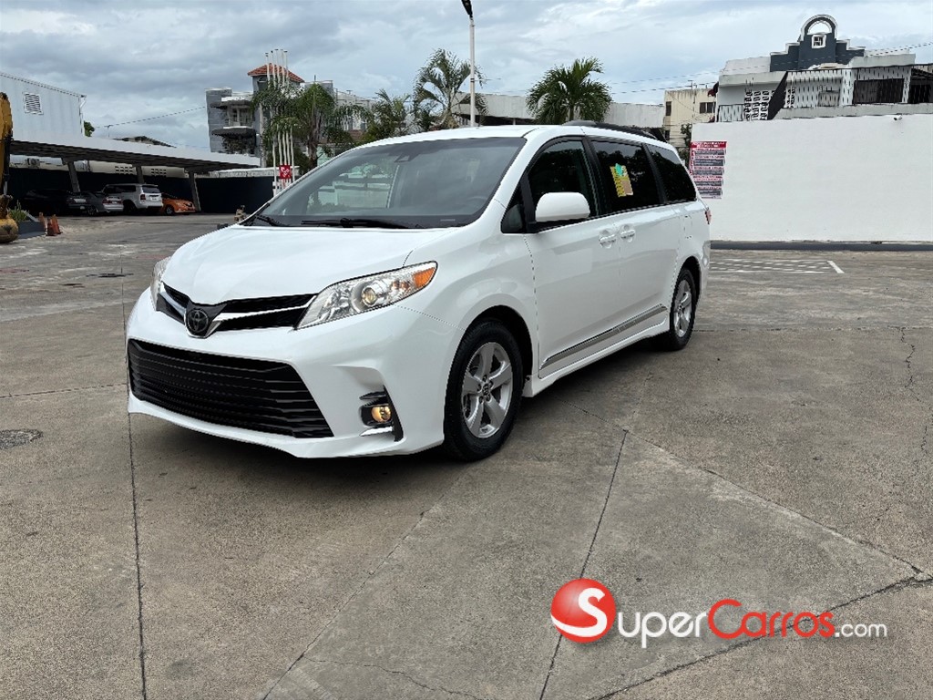 2020 Toyota Sienna LE