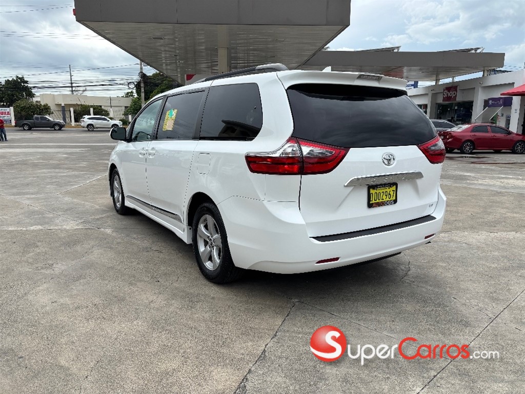 2020 Toyota Sienna LE — foto 3 / 11