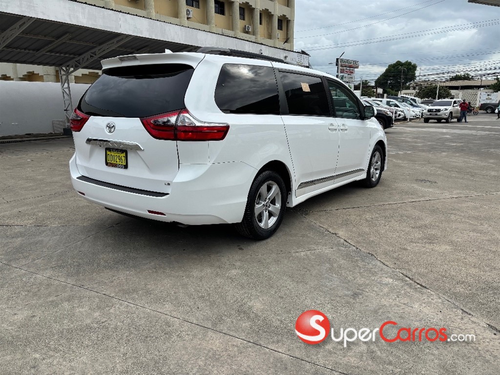 2020 Toyota Sienna LE — foto 4 / 11