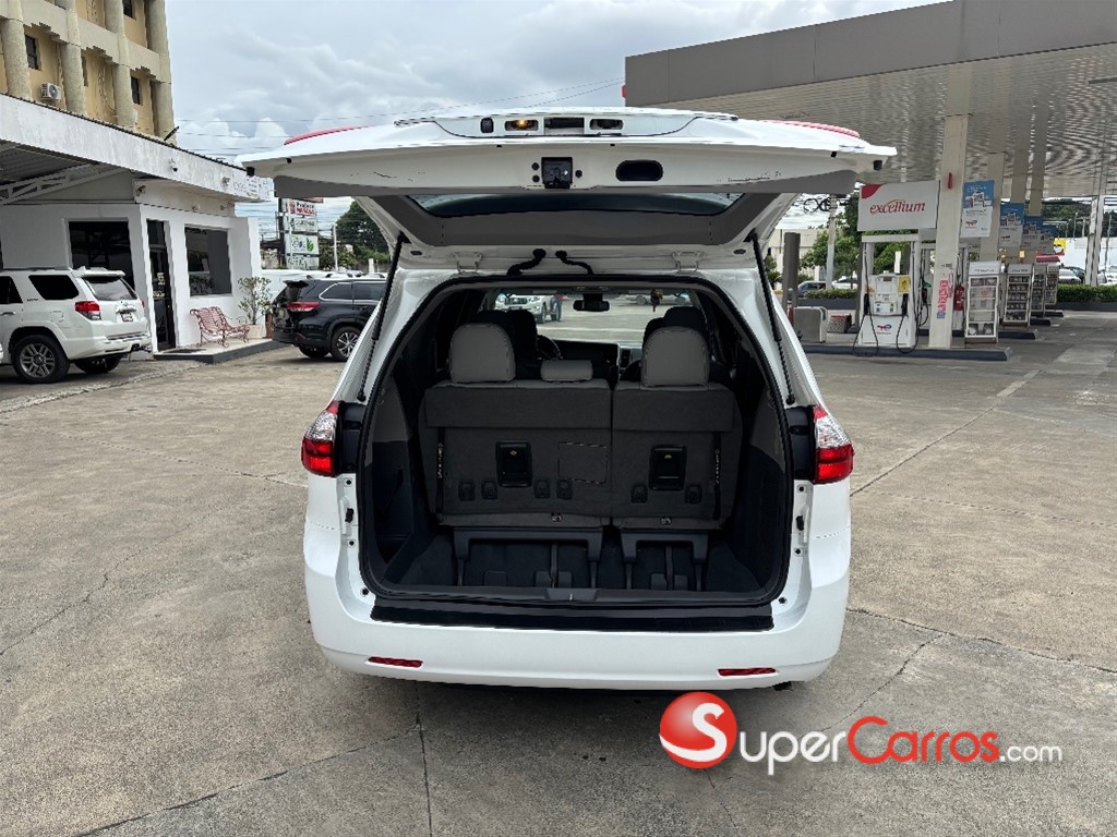 2020 Toyota Sienna LE — foto 5 / 11