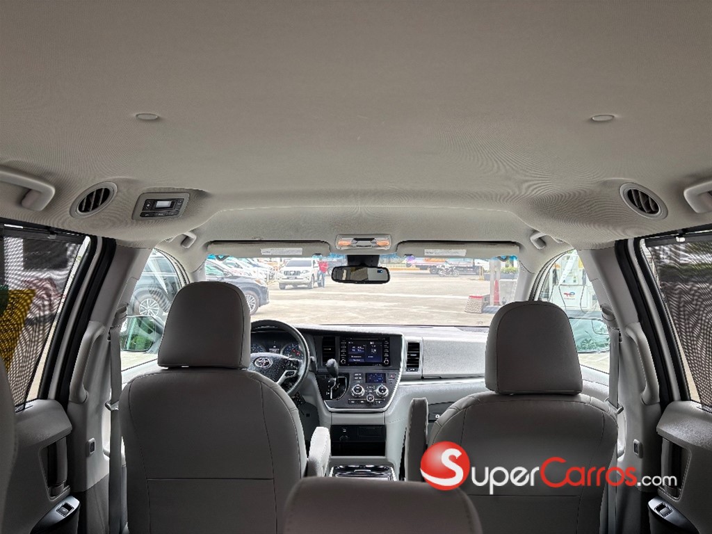 2020 Toyota Sienna LE — foto 6 / 11
