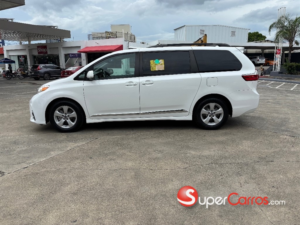 2020 Toyota Sienna LE — foto 9 / 11