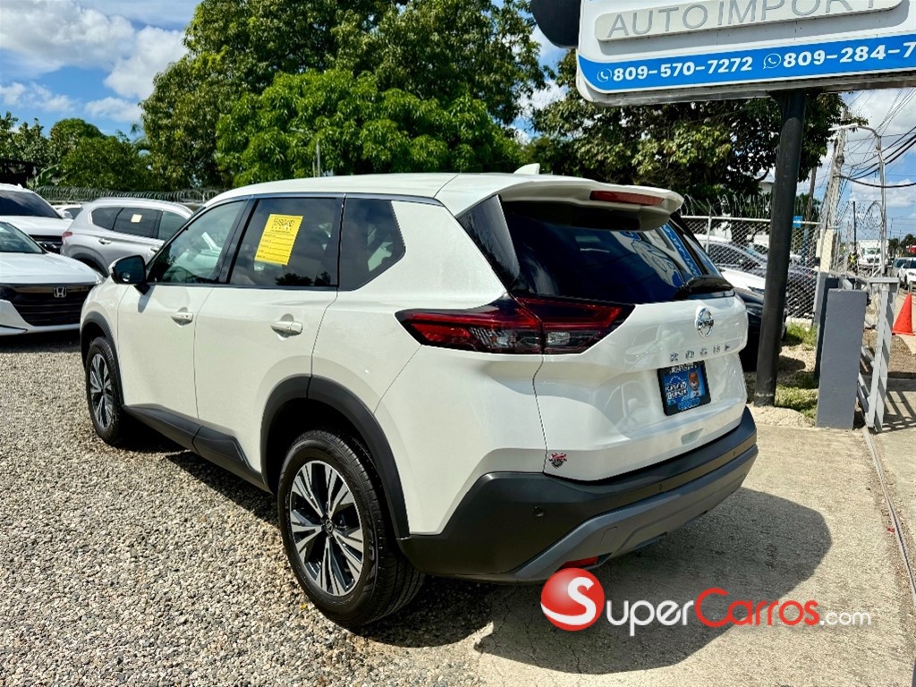 2021 Nissan Rogue SV — foto 4 / 10