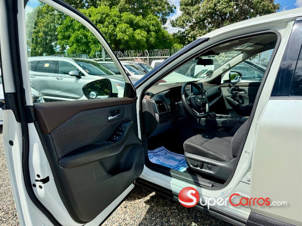 2021 Nissan Rogue SV — foto 6 / 10