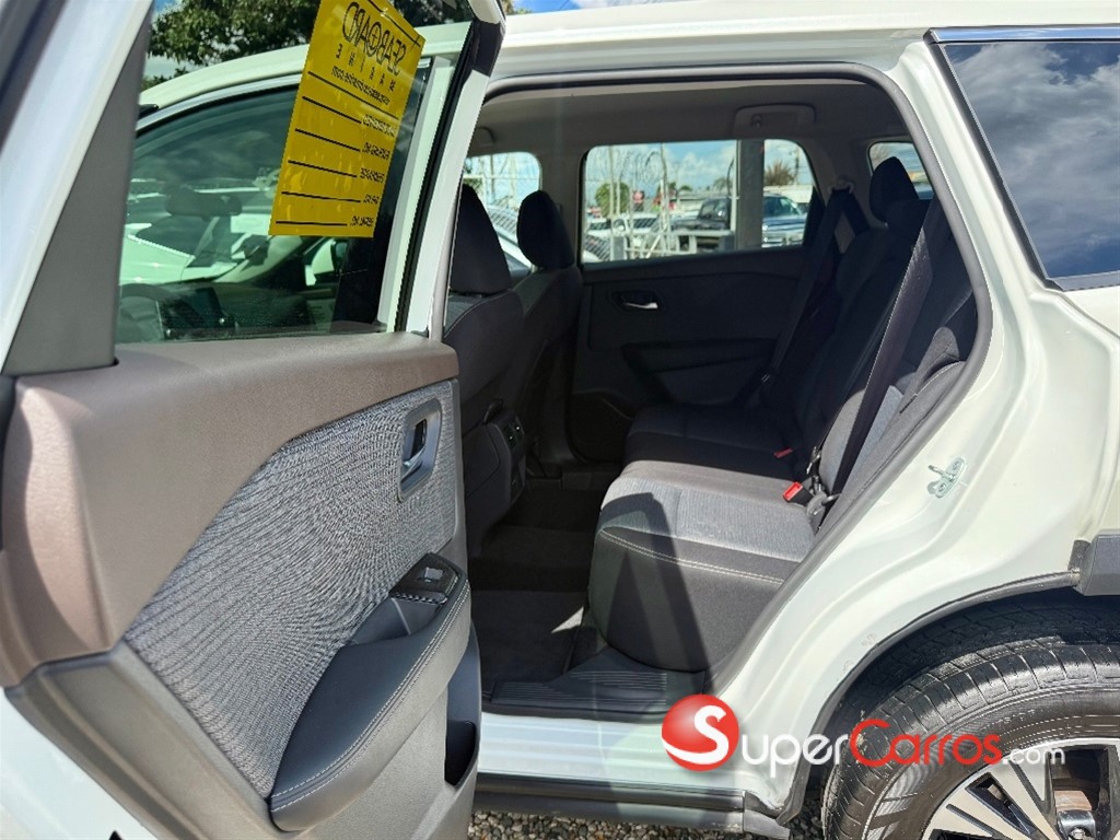 2021 Nissan Rogue SV — foto 8 / 10