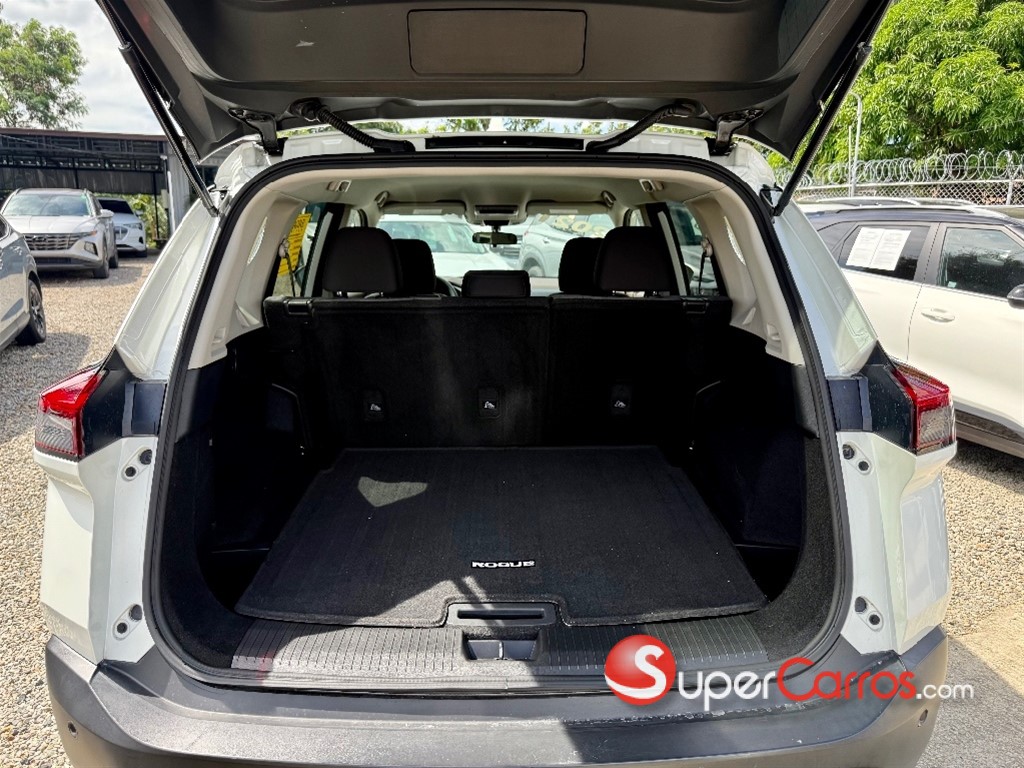 2021 Nissan Rogue SV — foto 9 / 10