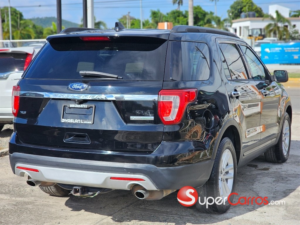 2017 Ford Explorer XLT — foto 3 / 12