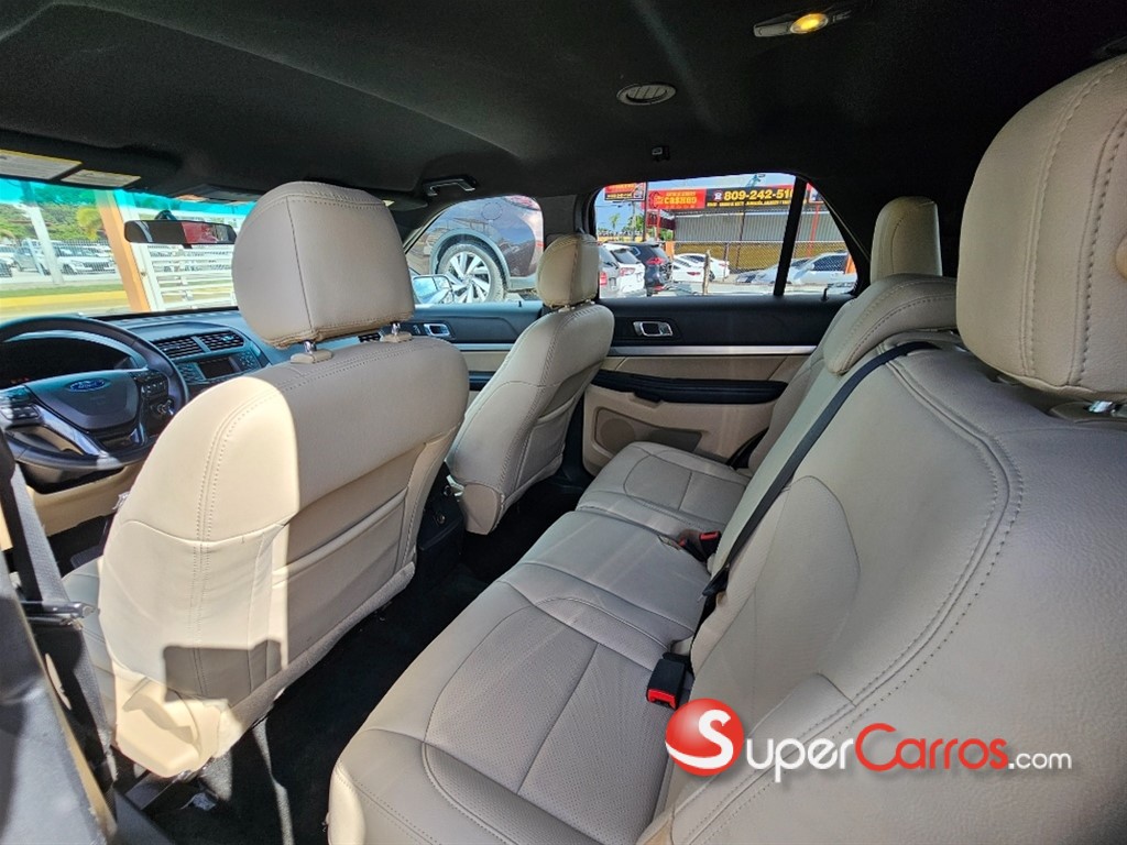 2017 Ford Explorer XLT — foto 8 / 12