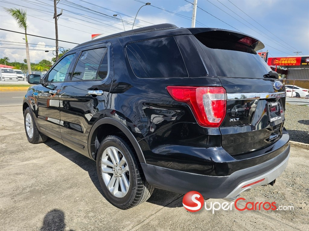 2017 Ford Explorer XLT — foto 11 / 12
